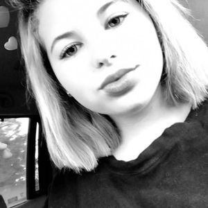 Meet your Posher, Chloe